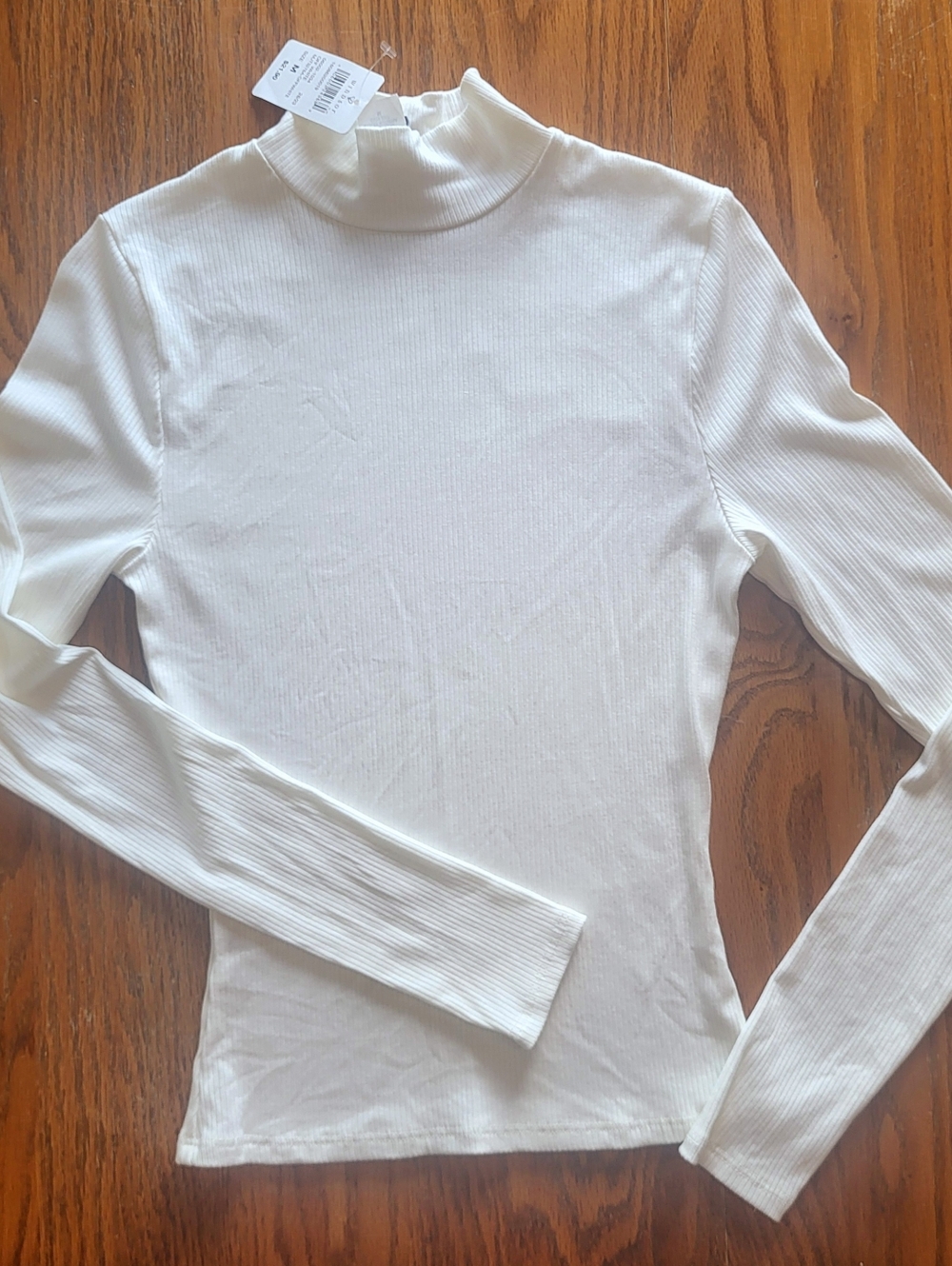 Windsor White Mock Neck Long Sleeved Shirt Medium. New